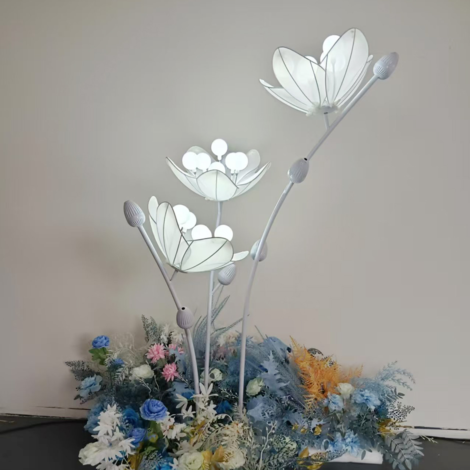 Camellia Road Guide Light
