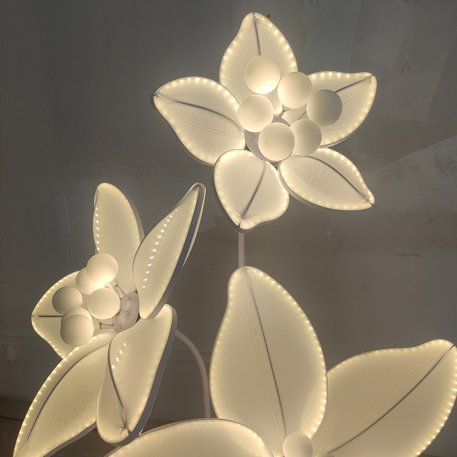 Narcissus Lamp