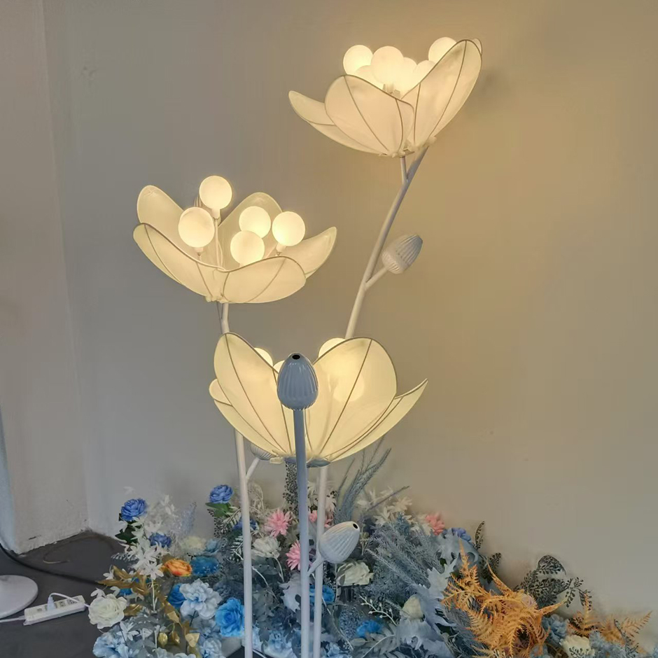 Camellia Road Guide Light