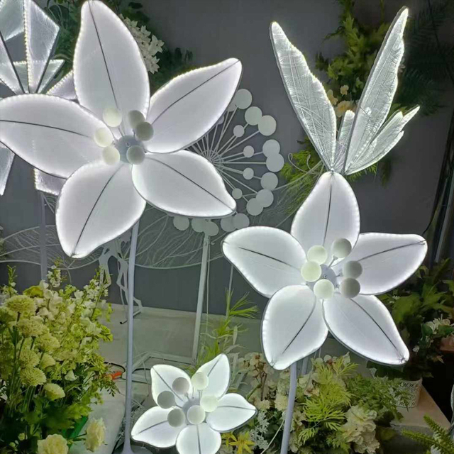 Narcissus Lamp