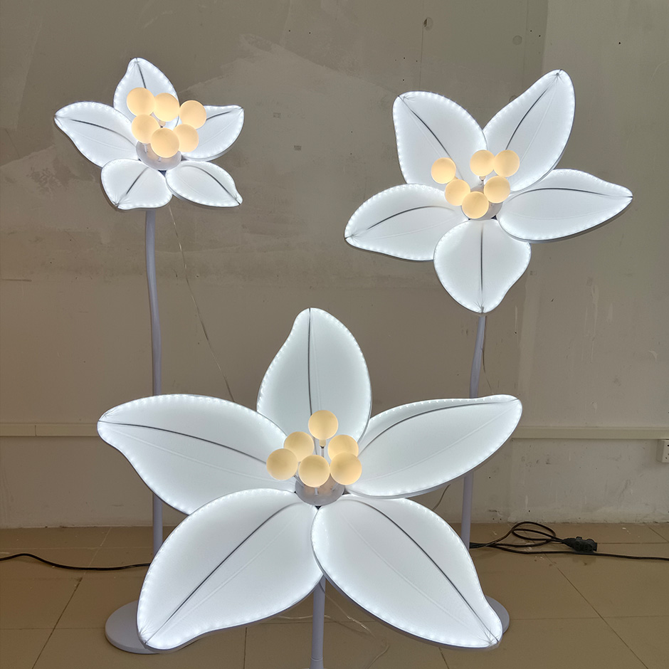 Narcissus Lamp